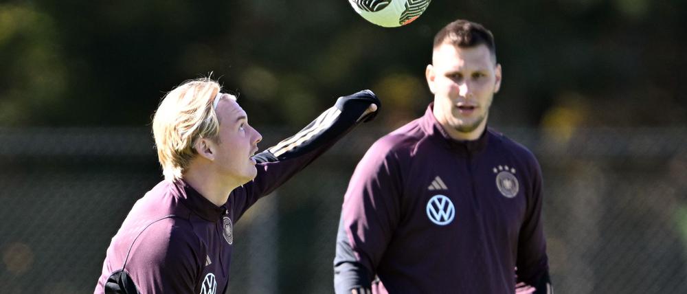 Von der Nationalmannschaft sind Julian Brandt (l) und Niklas Süle (r) gerade weit entfernt.