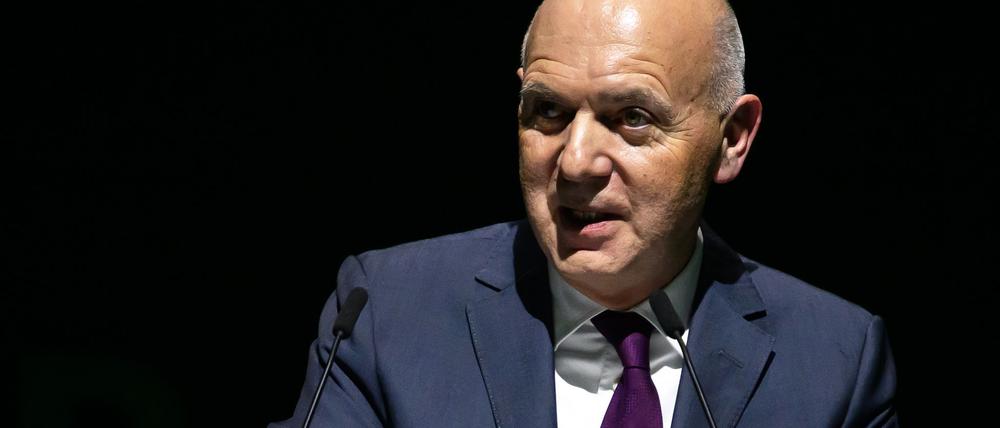 DFB-Präsident Bernd Neuendorf stellt sich gegen einen Vorschlag von 17 Vereinen der Regionalliga Nordost.