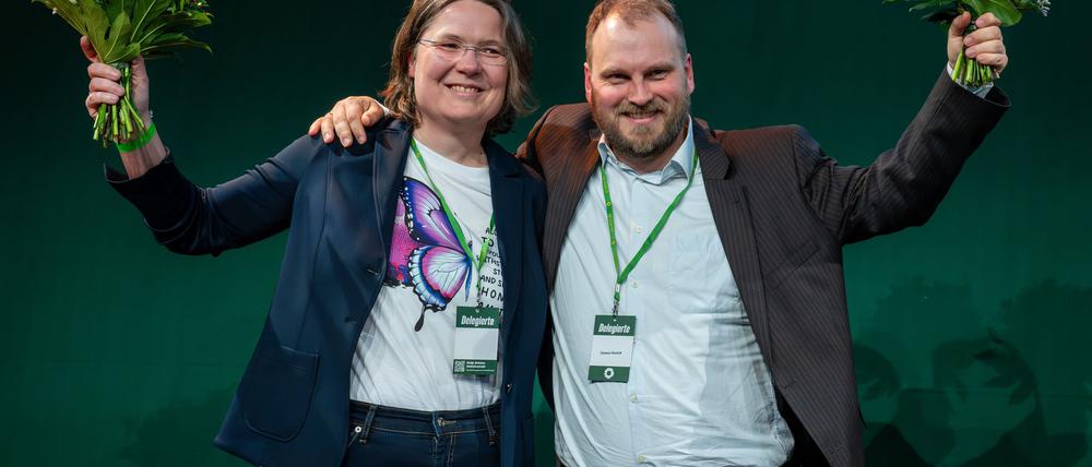 Die neuen Landesvorsitzenden der Brandenburger Grünen sind Andrea Lübcke (l) und Clemens Rostock (r).