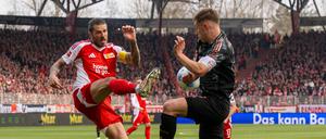 Christopher Trimmel (links) verteidigte mit vollem Einsatz und machte den Bayern (im Bild Joshua Kimmich) das Leben schwer. 