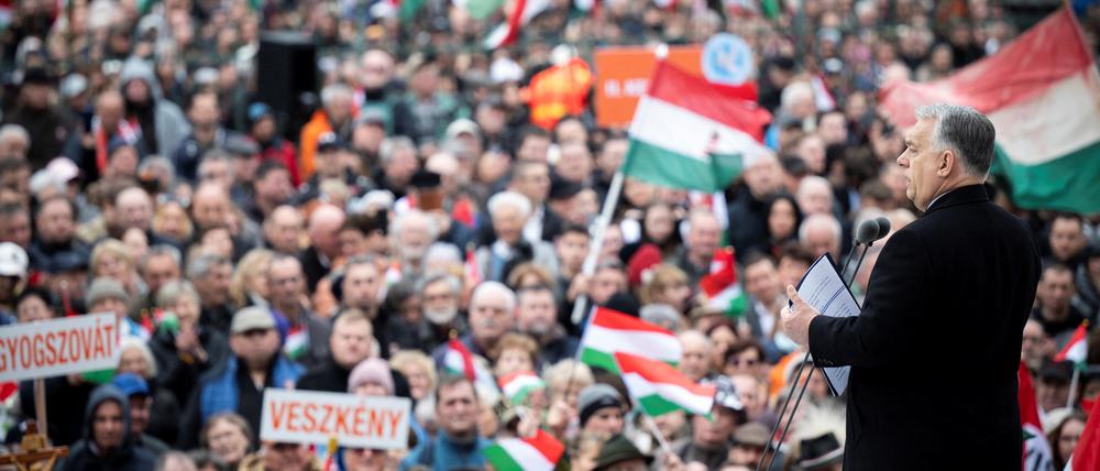 Viktor Orbán ist dabei, eine rechtsextreme europäische Allianz zu schmieden.