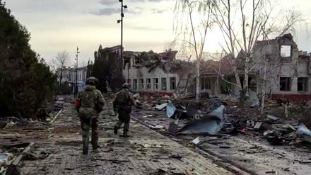 Trump und Russland behaupten, ukrainische Soldaten seien im Gebiet Kursk eingekesselt. 