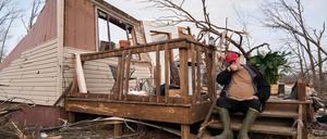 Mehr als 40 Tornados fegten durch acht Bundesstaaten.