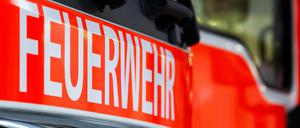 Die Berliner Feuerwehr rückte in der Nacht zu einem Brand in einem Hochhaus aus. (Symbolbild)