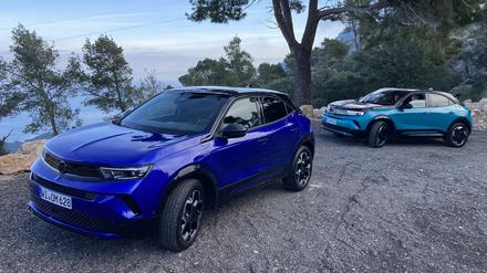 Doppelter Mokka: Das Design von Opels Einstiegs-SUV wurde leicht modernisiert.