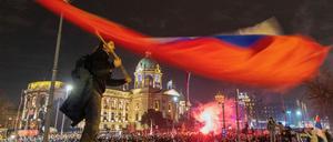 Hunderttausende zog es am Samstag auf die Straßen in der serbischen Hauptstadt Belgrad: Präsident Vučić setzt das zunehmend unter Druck.