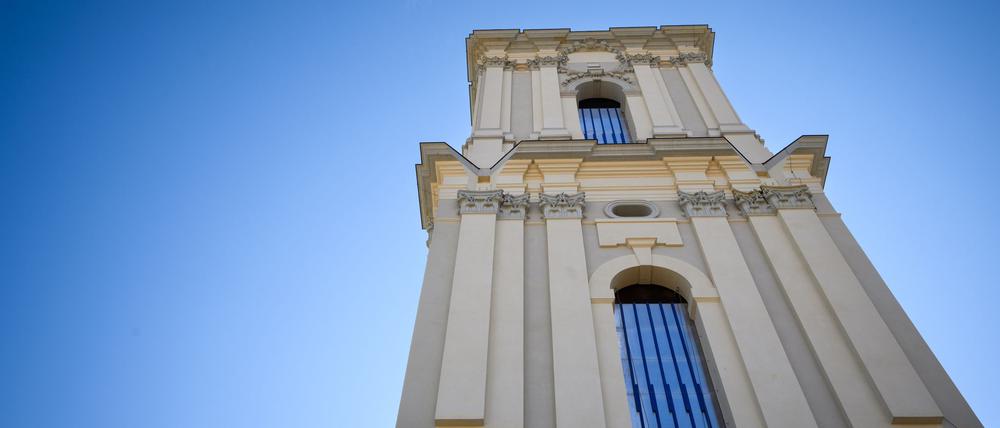 Der wiederaufgebaute Turm der Garnisonkirche Potsdam soll eine Haube erhalten (Archivbild).