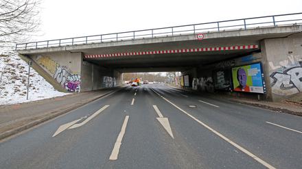 Die Brücke der Nutheschnellstraße über den Horstweg wird neu gebaut.
