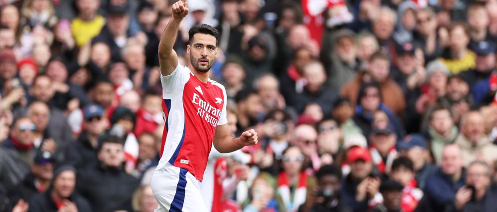 Torschütze Mikel Merino jubelt.