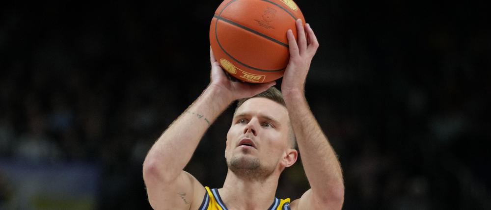Kapitän Martin Hermannsson war in Braunschweig bester Alba-Werfer.