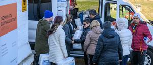 Ein Hilfstransport ist am Montag in Cottbus gestartet.