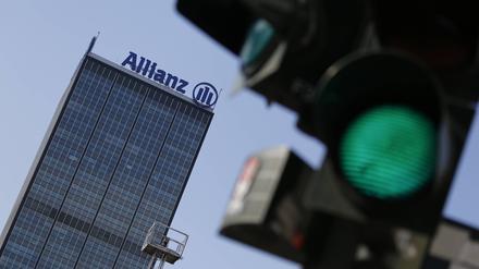 Die Allianz, hier die Zentrale in Berlin, gehört zu den Unternehmen, die mehr Dividende ausschütten als erwartet wurde.