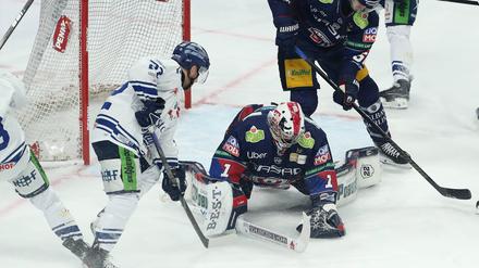Er hat die Hand drauf: Jonas Stettmer entschärfte im ersten Spiel gegen Straubing fast alle Chancen der Gäste.