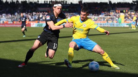 Endlich Abstiegskämpfer! Herthas Fabian Reese (links) überzeugte in Braunschweig nicht nur wegen seiner beiden Tore.
