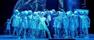 Szene aus der Neuproduktion von Leoš Janáčeks „Die Ausflüge des Herrn Brouček“ an der Staatsoper Berlin