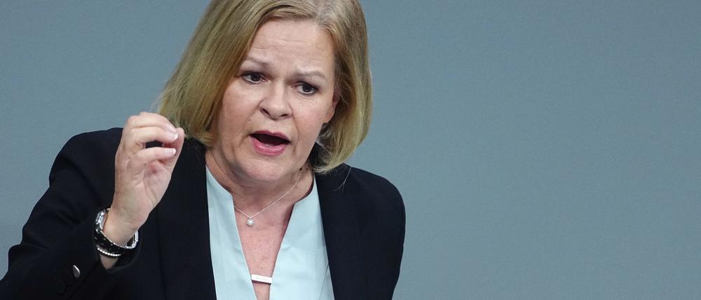 Bundesinnenministerin Nancy Faeser nannte die Tat in Gera ein grauenhaftes Verbrechen und forderte stärkeren Schutz für Frauen. (Archivbild)