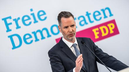 Der bisherige Fraktionschef Christian Dürr will die FDP als Parteichef nach dem Ausscheiden aus dem Parlament in vier Jahren zurück in den Bundestag führen..