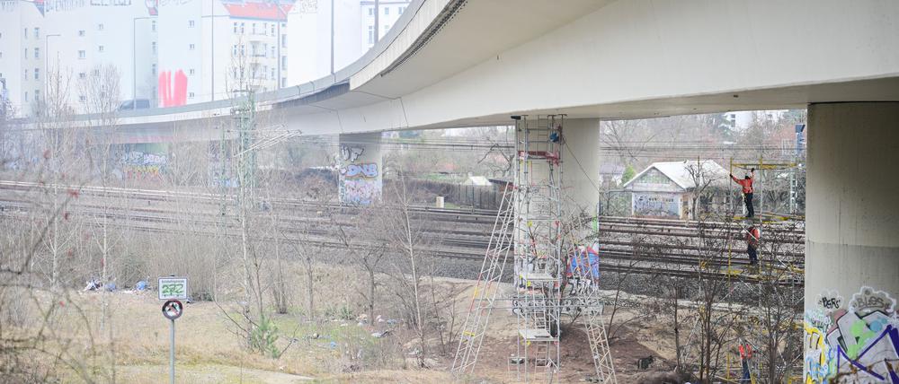 Die Ringbahnbrücke ist schon seit Anfang des Monats nur einspurig befahrbar. (Archivbild)