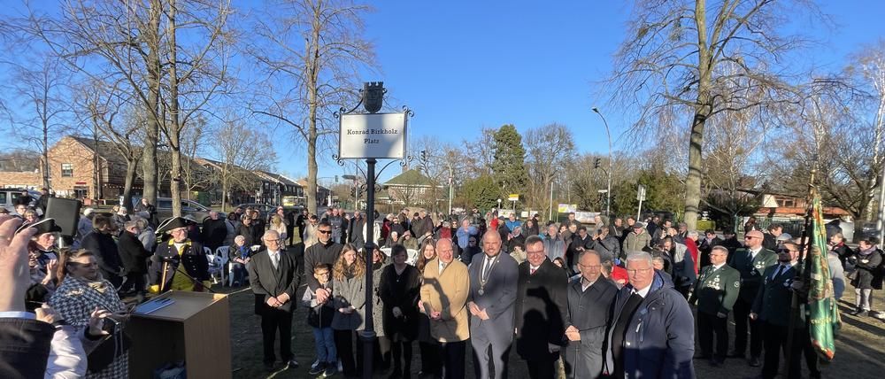Kladow Dorfplatz Berlin Spandau Benennung nach Konrad Birkholz