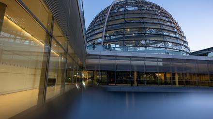 Blick auf die Kuppel des Bundestags vor der letzten Sitzung in der 20. Legislaturperiode.