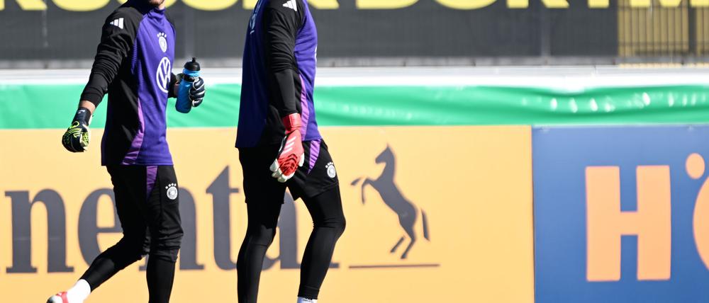 Oliver Baumann (l) und Alexander Nübel beim Training. Wer steht gegen Italien im Tor? 