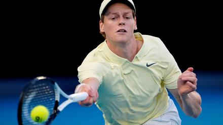 Jannik Sinner will vor den French Open in Hamburg aufschlagen.
