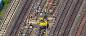 Gleisarbeiten an einer Bahnlinie in Boele im Sauerland.