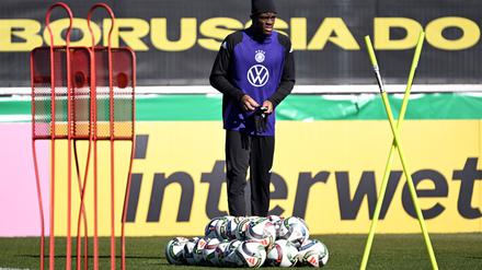 Yann-Aurel Bisseck kennt sich in Italiens Fußball aus. 