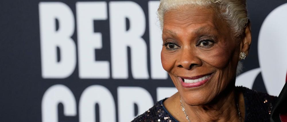 Im Rahmen ihrer Abschiedstour kommt die US-Sängerin Dionne Warwick im September nach Deutschland. (Archivbild)