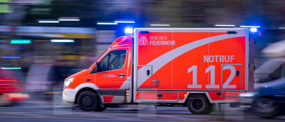 Ein Radfahrer wird bei einem Verkehrsunfall in Berlin getötet. (Symbolbild)