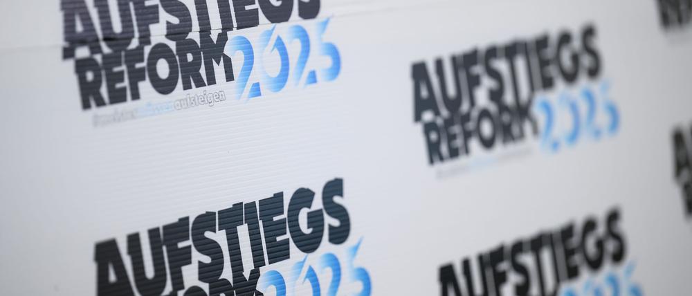 Fast alle Clubs aus dem Osten wollen, dass die Regionalliga-Meister direkt in die 3. Liga aussteigen.