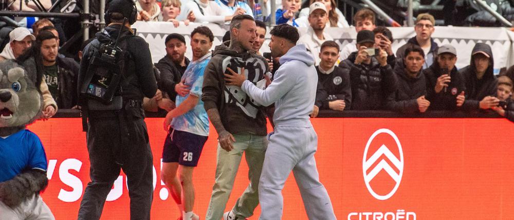 Rapper Kontra K und Influencer Nader El-Jindaoui gerieten bei der Baller League aneinander.