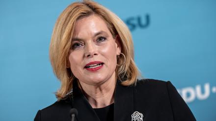 Julia Klöckner, CDU, spricht, nach der Fraktionssitzung der Union. Klöckner soll in der Konstituierenden Sitzung des Bundestags als neue Bundestagspräsidentin vorgeschlagen werden. 