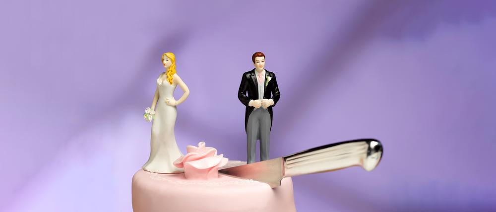 newly married couple suffering relationship breakup