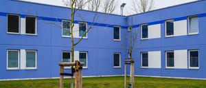 Auf dem Gelände der Zentralen Ausländerbehörde des Landes Brandenburg (ZABH) steht das „Dublin-Zentrum“ für ausreisepflichtige Männer. 