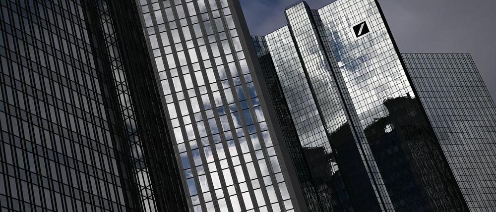 Die Deutsche Bank schließt wie angekündigt Filialen und streicht 2000 Jobs (Archivbild)