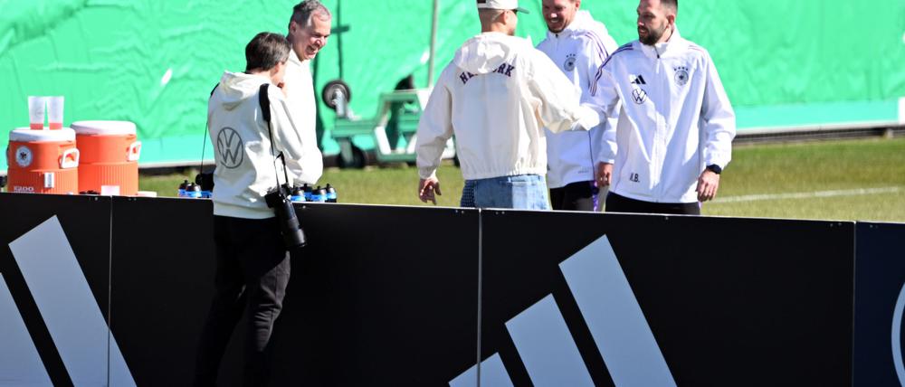 Niclas Füllkrug kam beim Training der Nationalmannschaft vorbei.