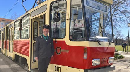 Prototyp 001 der Tatra Straßenbahn am Platz der Einheit in Potsdam.