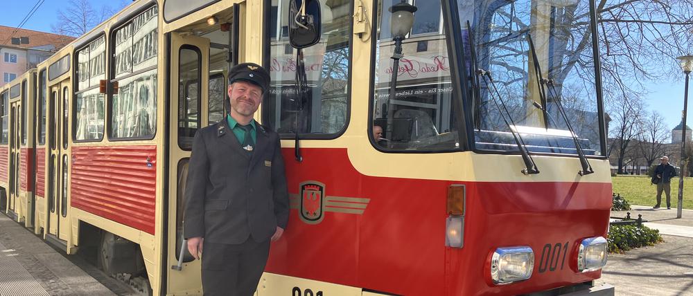 Prototyp 001 der Tatra Straßenbahn am Platz der Einheit in Potsdam.