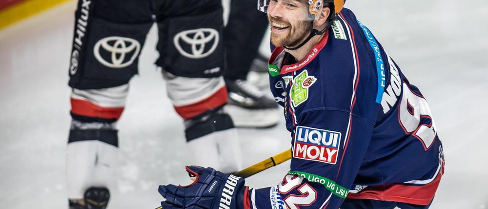 Nationalspieler Marcel Noebels erzielte beim Sieg der Eisbären in Straubing das wichtige 3:1.
