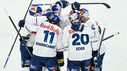 Der EHC Red Bull München gelingt im Playoff-Viertelfinale gegen die Adler Mannheim der Ausgleich.