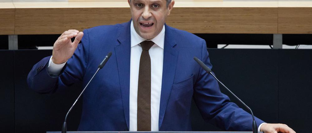 SPD-Fraktionschef Saleh sieht im Milliardenpaket des Bundes Chancen und Risiken. (Archivbild)