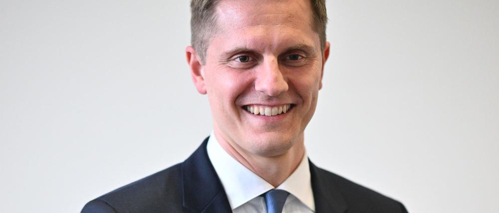 Justizminister Benjamin Grimm (SPD) will ein Augenmerk auf den Abbau der Bürokratie in Verwaltung und Justiz legen. (Archivfoto)
