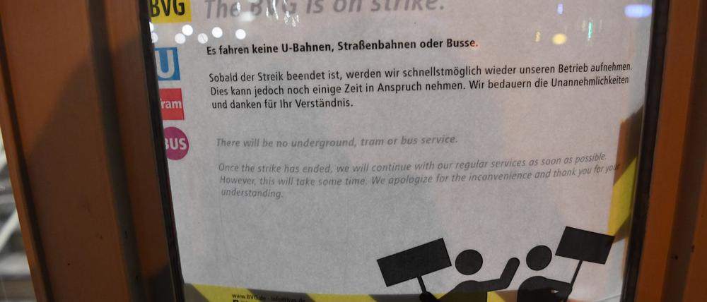 So sieht es auch heute an den Haltestellen der BVG aus.