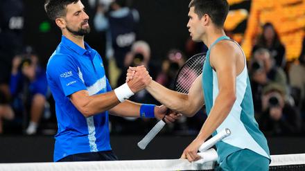 Carlos Alcaraz (r.) unterstützt die Klage der Spielergewerkschaft um Novak Djokovic nicht.