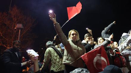 Zehntausende protestieren in der Türkei gegen die Festnahme Imamoglus.