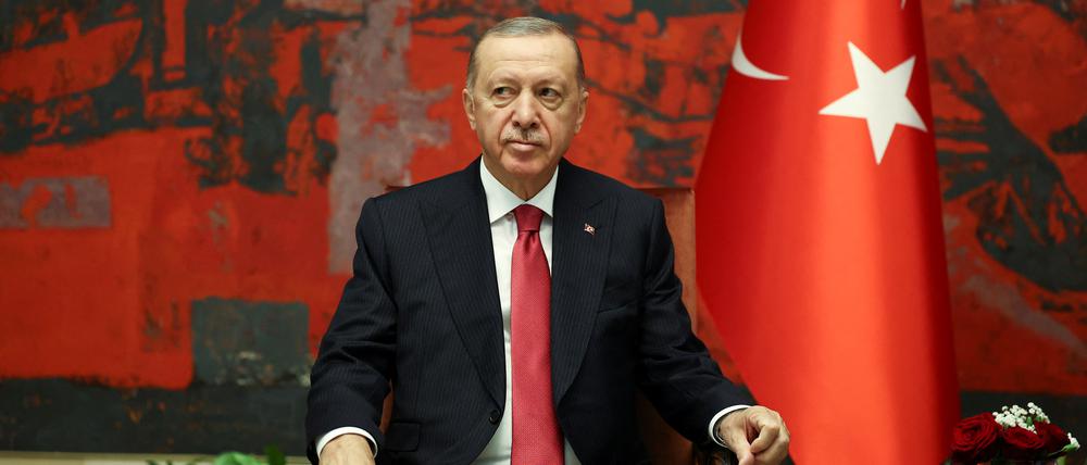 Mithilfe der Kurdenpartei DEM will sich der türkische Präsident Recep Tayyip Erdogan eine weitere Amtszeit sichern.
