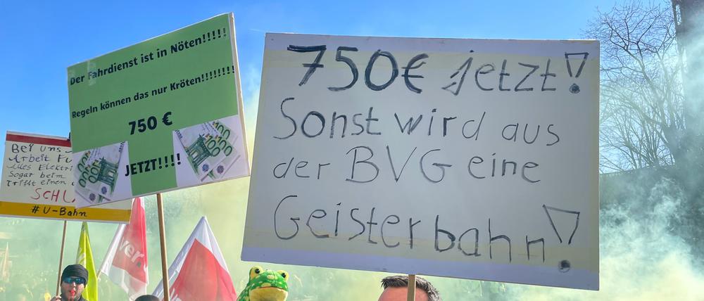 750 Euro mehr im Monat fordert Verdi für die rund 16.000 BVG-Beschäftigten.