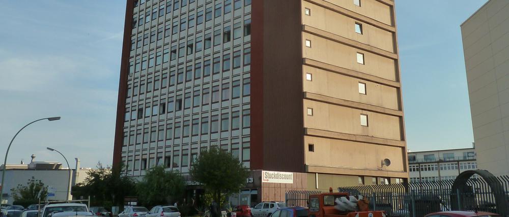 Das einst fensterlose Hühnerhochhaus im Boschweg 13 wurde schon in den 1970ern zum Bürohaus umgebaut.