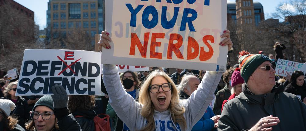 Protest gegen den Kahlschlag der Trump-Regierung in Wissenschaft und Forschung in Washington.